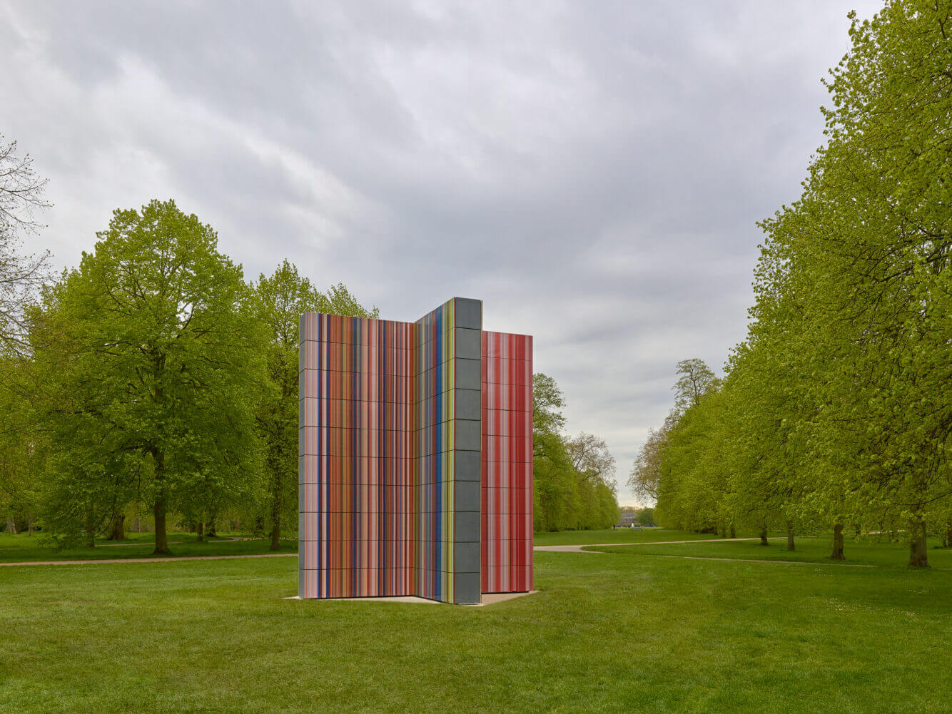 STRIP-TOWER اثر گرهارد ریشتر در لندن به نمایش درآمد